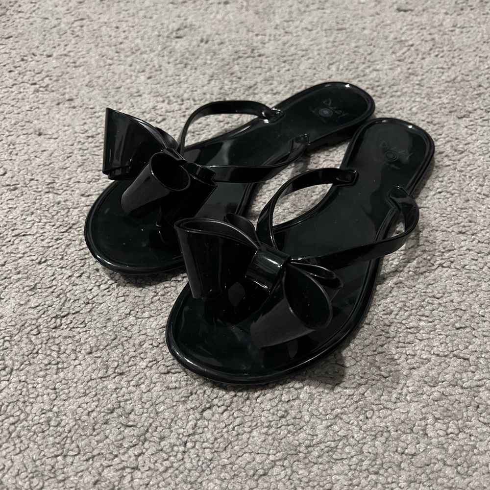 Black bow sandals